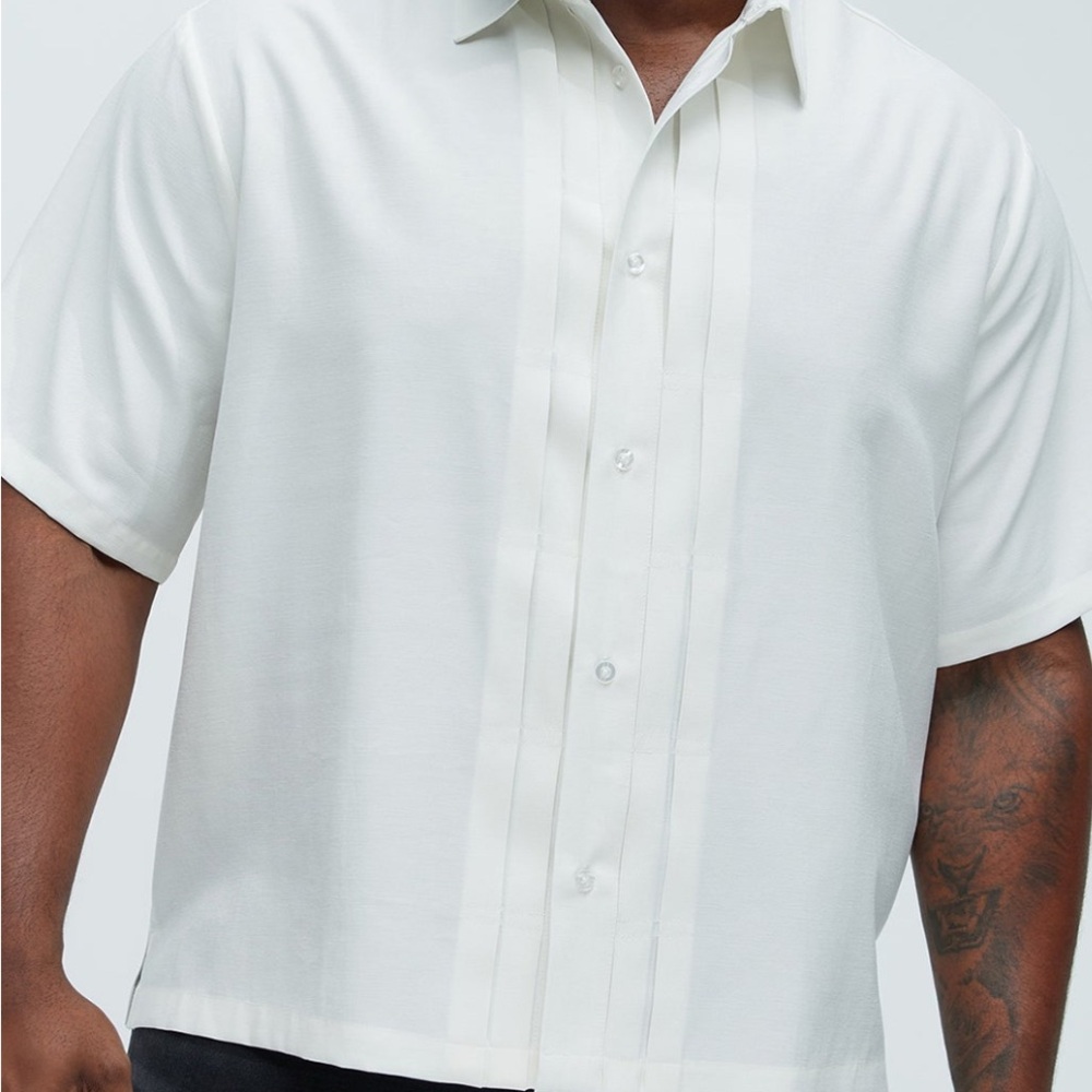 Fashion Nova Men Blexy Pleated White Short Sleeve Shirt (BRAND NEW)